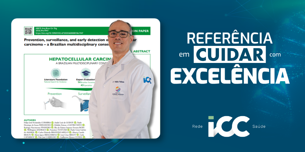 Dr. Heládio Feitosa, cirurgião oncológico da Rede ICC Saúde, em destaque ao lado do Consenso Brasileiro sobre carcinoma hepatocelular.
